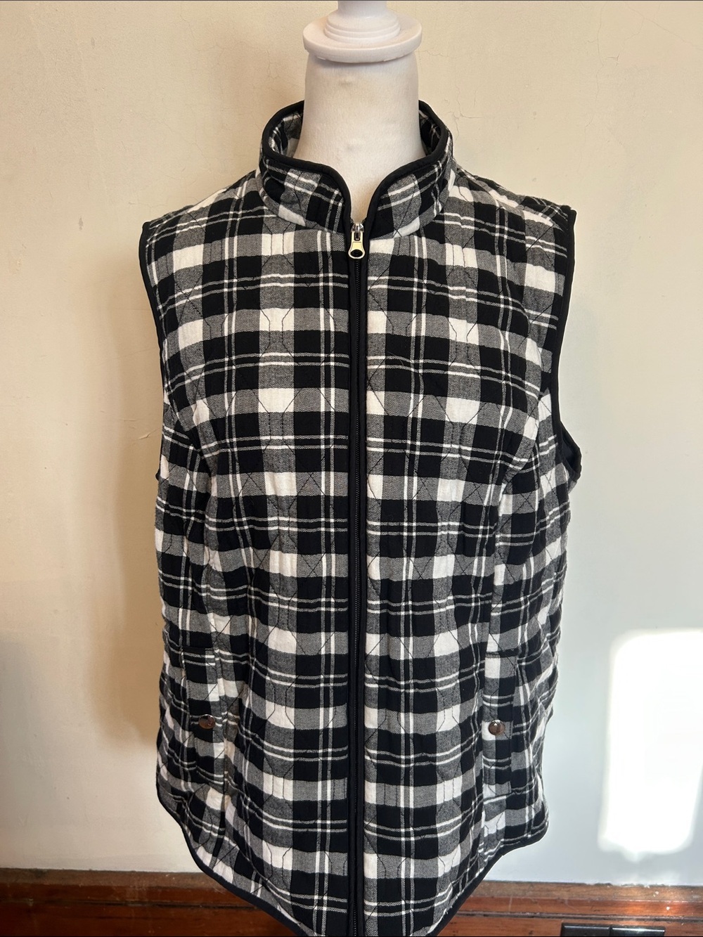 Croft & Barrow Black & White mPlaid Quilted Vest Size XL EUC